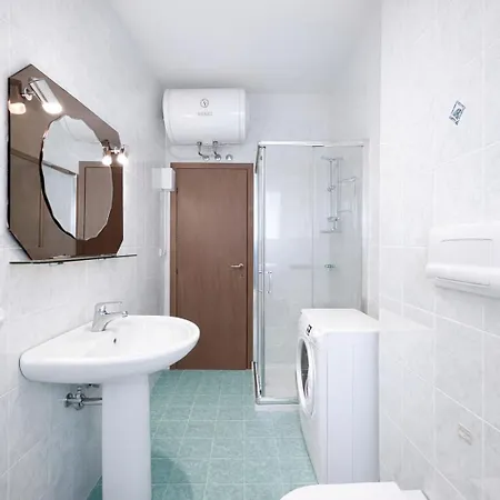 Shopping Center - Carraro Immobiliare - Family Apartment *