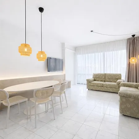Apartment Shopping Center - Carraro Immobiliare - Family Lido di Jesolo